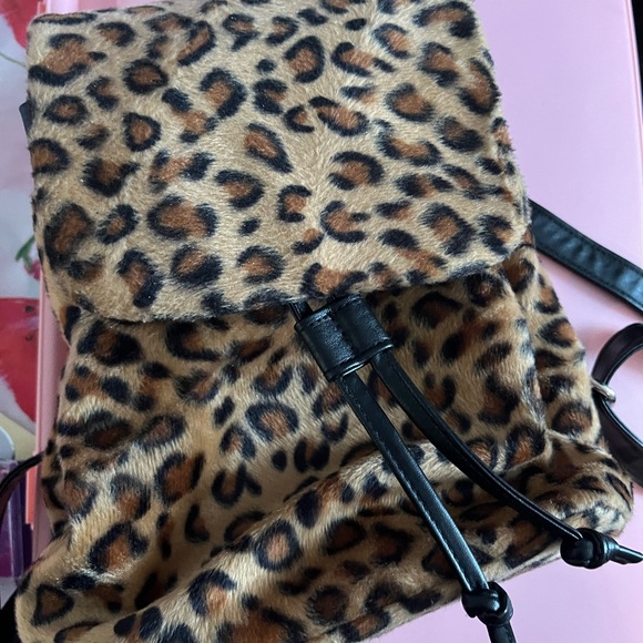 Leopard Print Drawstring Backpack - Picture 2 of 4